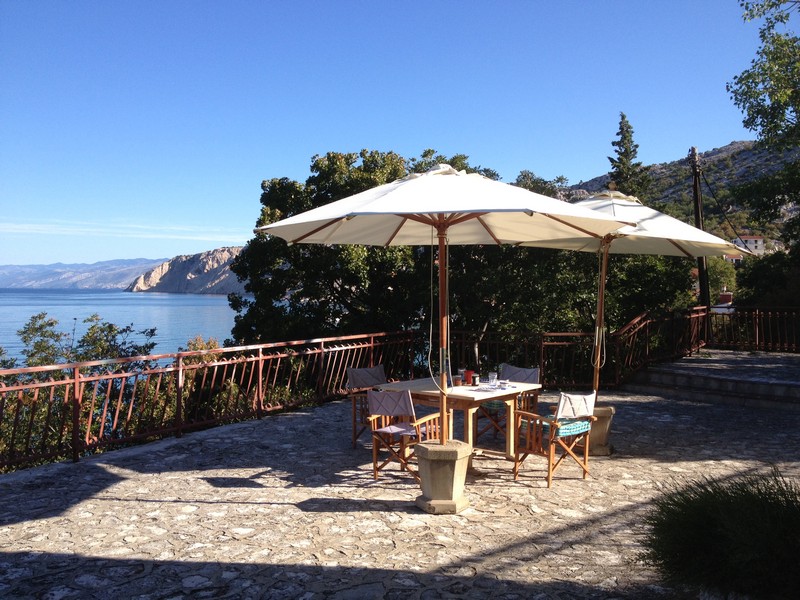 Velká přímořská terasa domu H3033 na prodej v Chorvatsku.