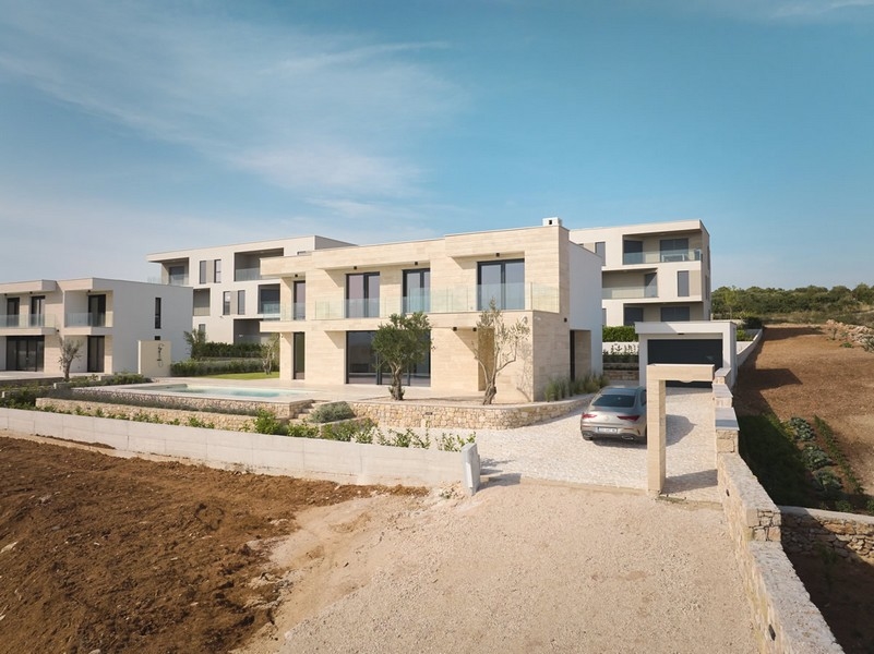 Vila v Chorvatsku s vlastním bazénem a garáží na prodej