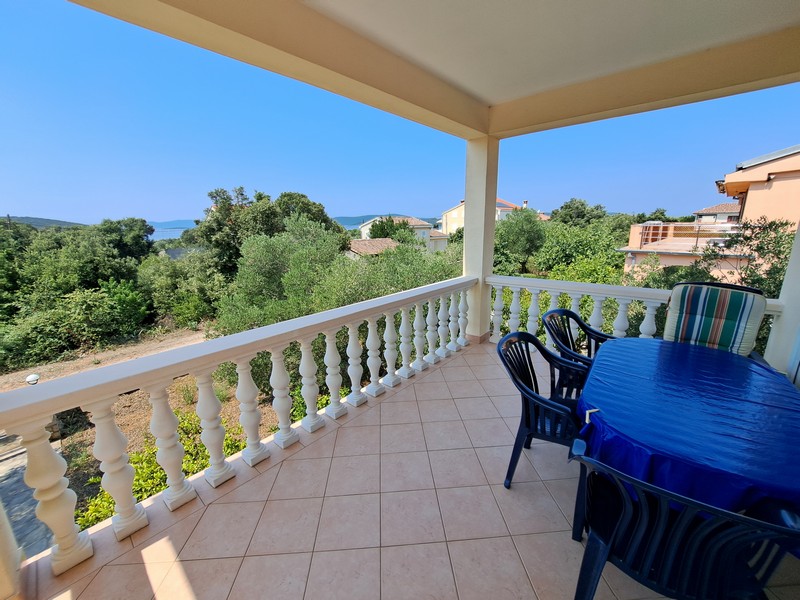 Výhled na moře z terasy nemovitosti H3354 na Ugljanu v Chorvatsku.