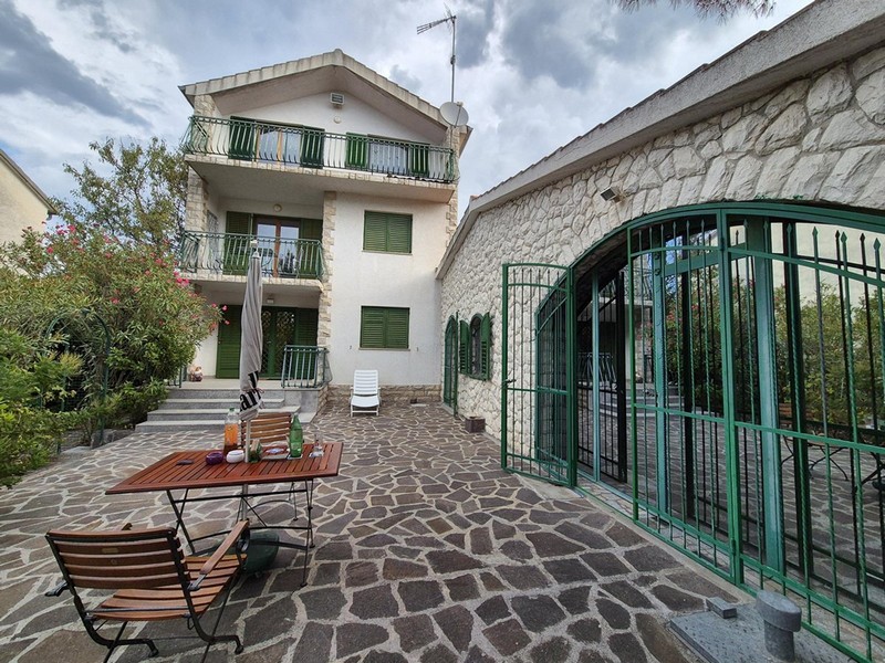 Prodám apartmánový dům v Chorvatsku - Panorama Scouting H3359.