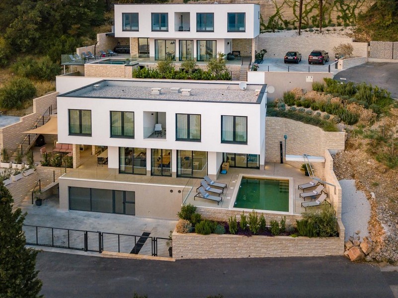 Spodní vila je aktuálně na prodej v Chorvatsku.