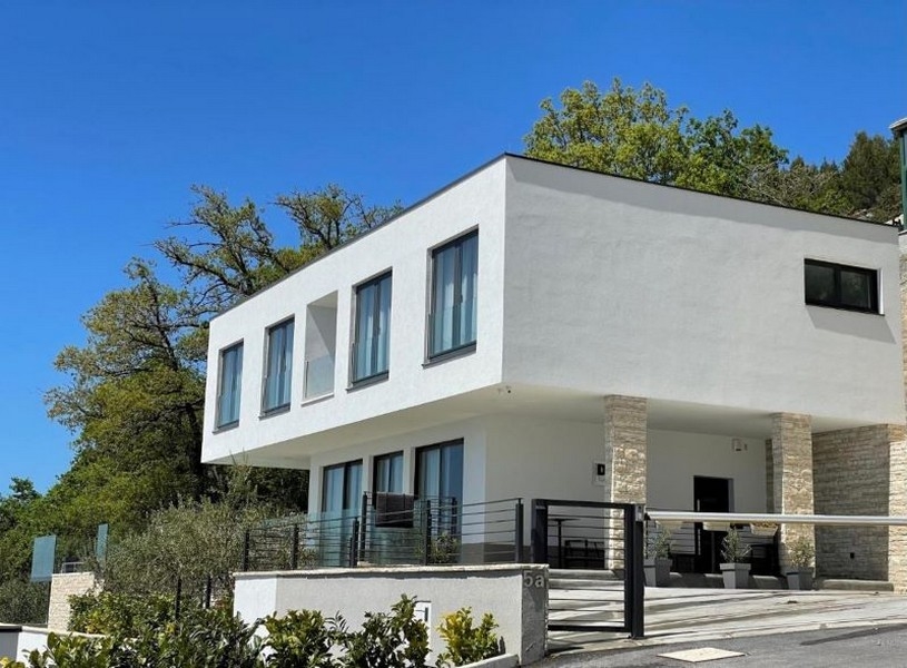 Nemovitost H3390 v Chorvatsku - moderní vila na prodej.