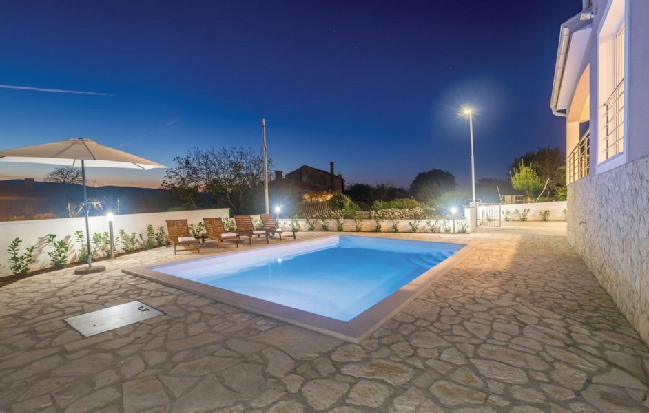 Bazén objektu H3396 na ostrově Krk v Chorvatsku - Panorama Scouting.