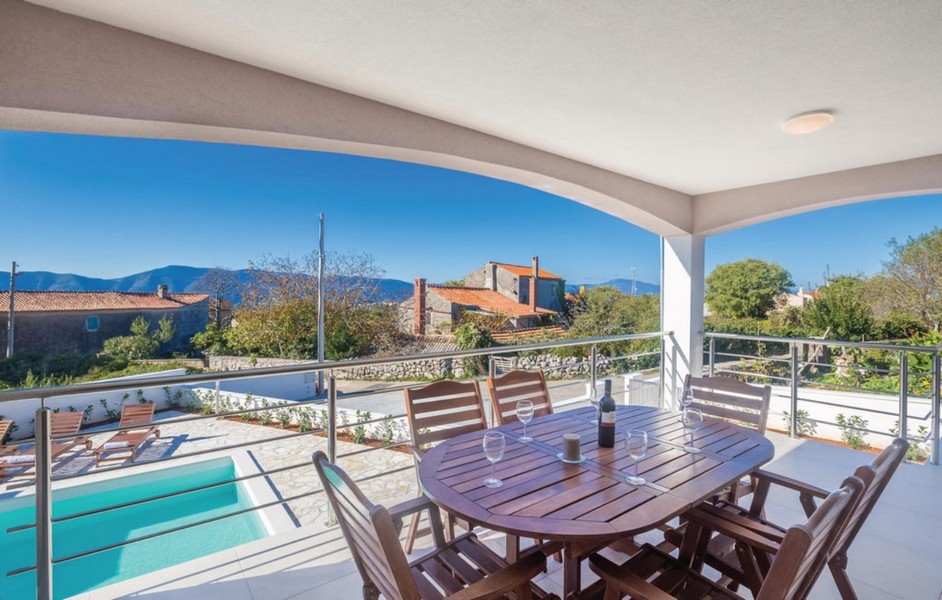 Balkon s výhledem na moře - koupit dům na ostrově Krk, Chorvatsko.