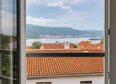 Výhled na moře z horního patra nemovitosti H3402, Chorvatsko.