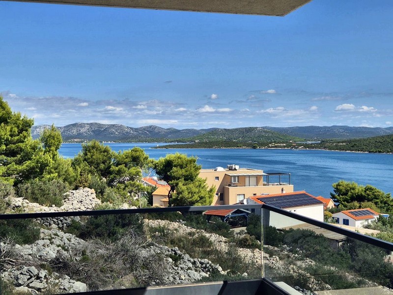 Pohled z vily H3406 v Chorvatsku - realitní makléř je Panorama Scouting.