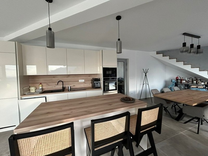 Jídelna a kuchyně.