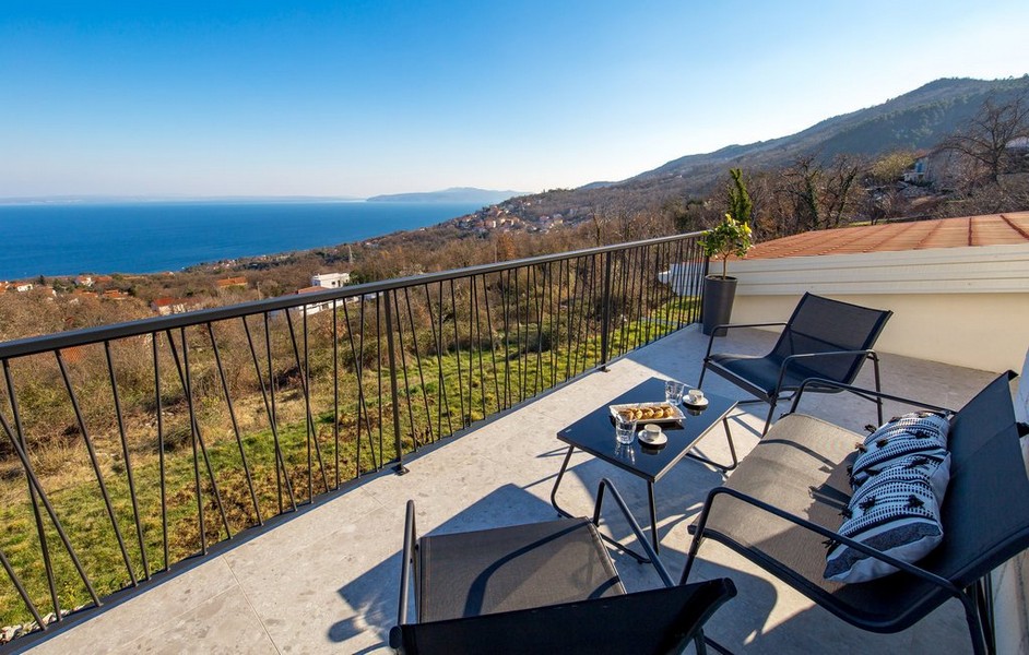 Panoramatický výhled na moře z vily H3410, která je na prodej v Chorvatsku.
