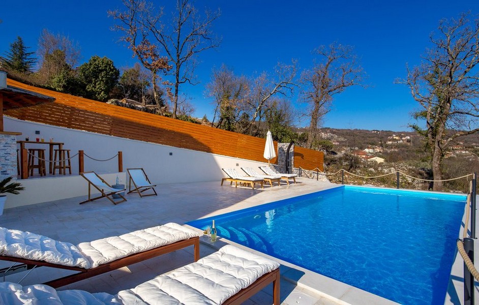 Bazén a terasa vily H3410 v Chorvatsku.