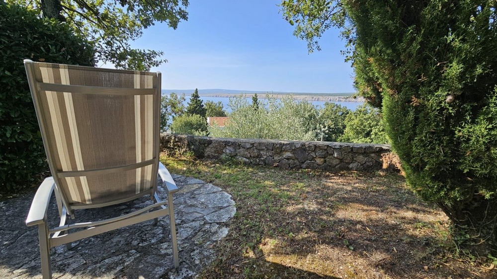 Pohled z terasy nemovitosti H3422 v Jadranovo, Crikvenica region, Chorvatsko.