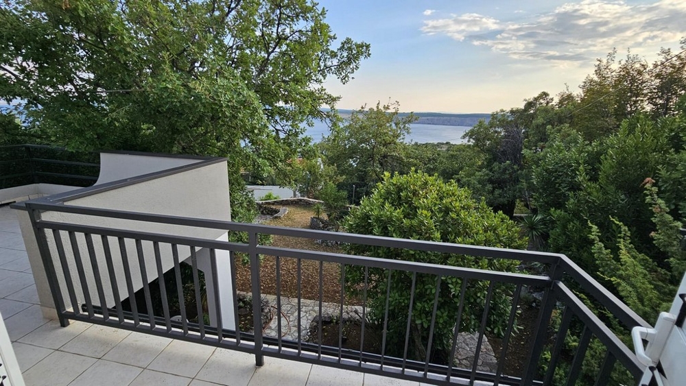 Výhled na moře z horního patra domu H3422, nabízeného k prodeji nedaleko Crikvenice.