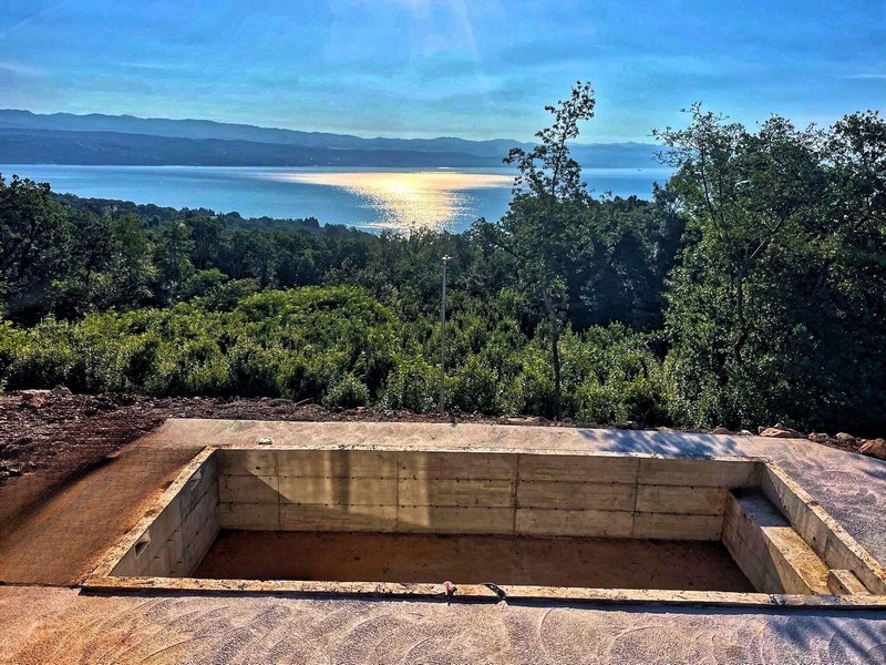 Prodám novou vilu s bazénem a výhledem na moře v Chorvatsku - Panorama Scouting H3435.