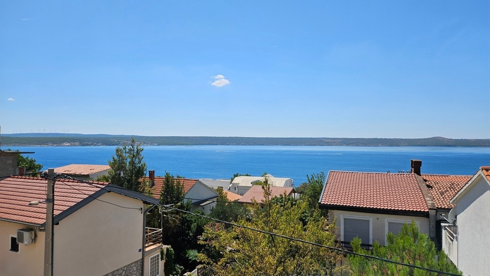 Krásný výhled na moře z horního patra.