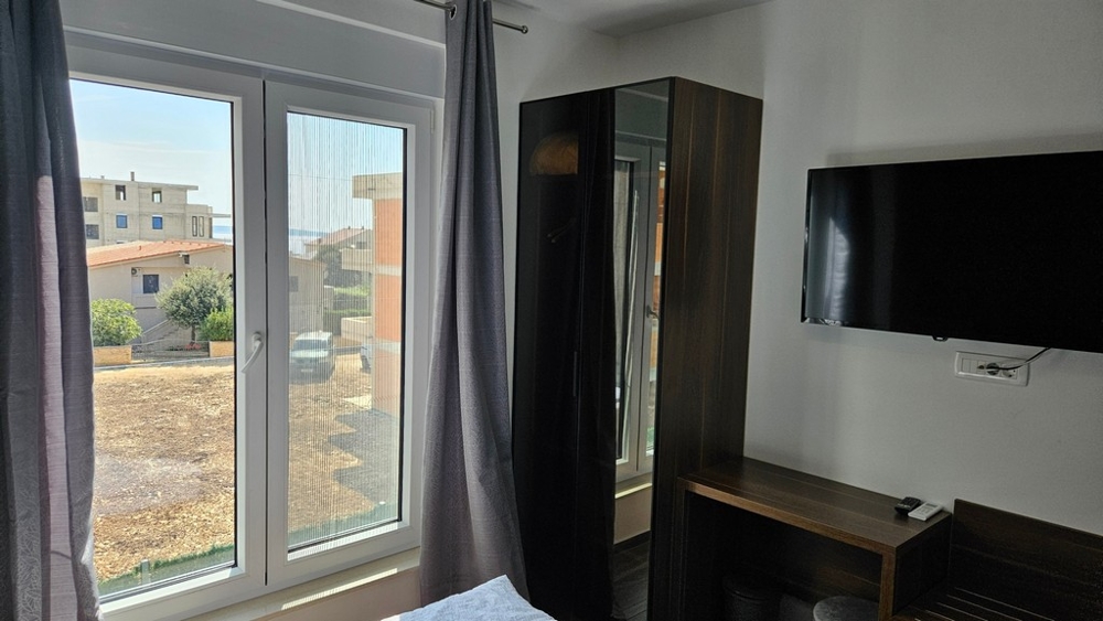 Obývací pokoj s moderním nábytkem.