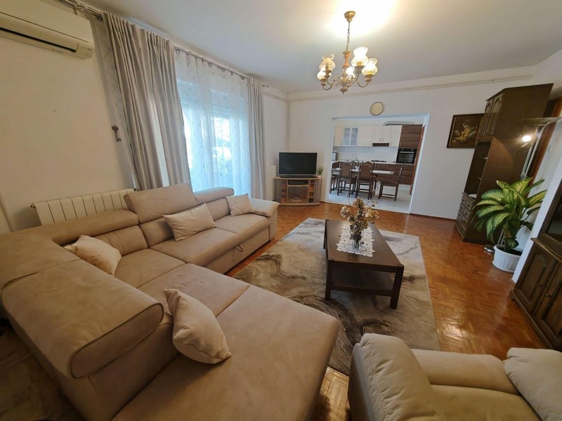 Klimatizovaný a dobře udržovaný obývací prostor.