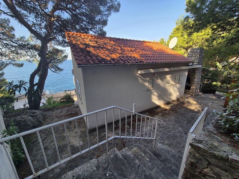 Zadní část pozemku H3454 v Primoštenu, Dalmácie - Panorama Scouting.