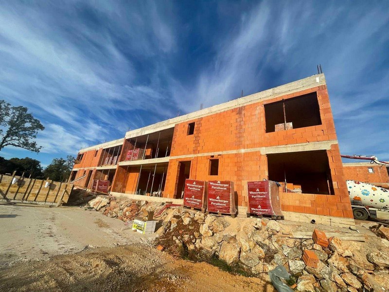 Hrubá stavba nemovitosti H3459 v regionu Krk, Chorvatsko.