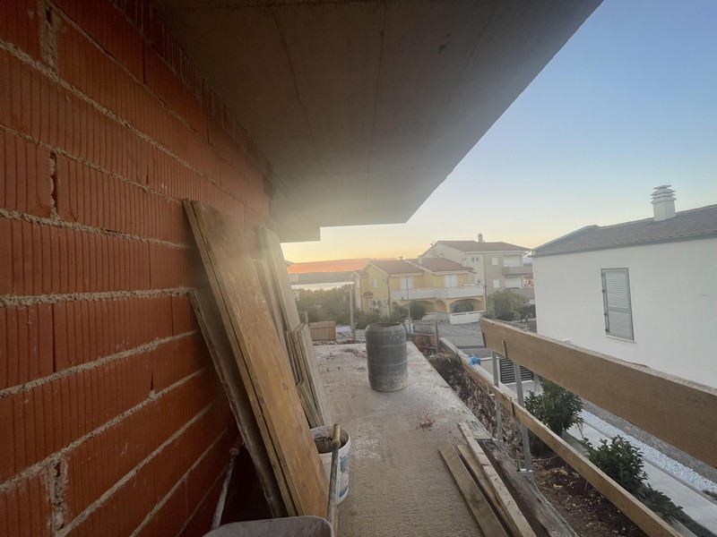 Výhled z balkónu na moře.