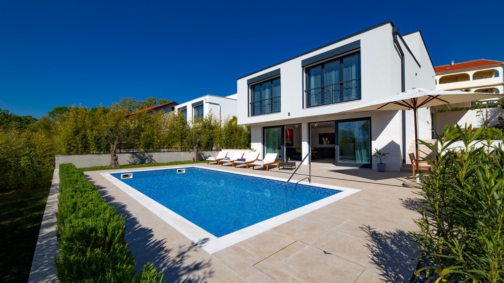 Kupte si vilu s bazénem v Chorvatsku na ostrově Krk - Panorama Scouting.