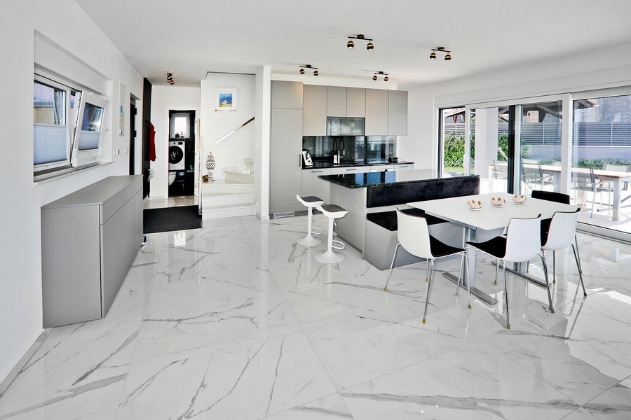 Otevřený obývací prostor se stylovým nábytkem