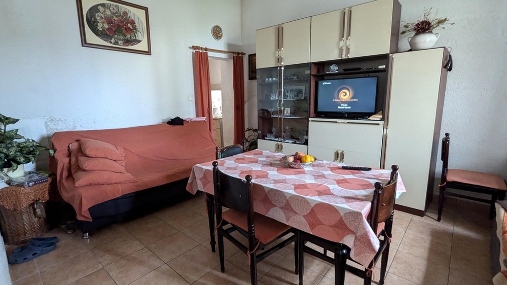 Obývací a jídelní kout.