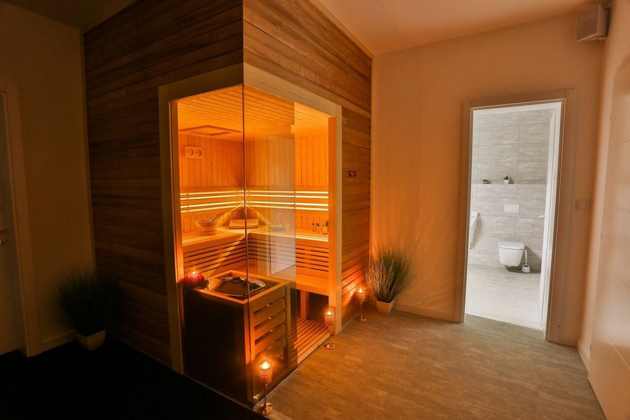 Luxusní sauna s proskleným průčelím v objektu H3515 v Dalmácii.