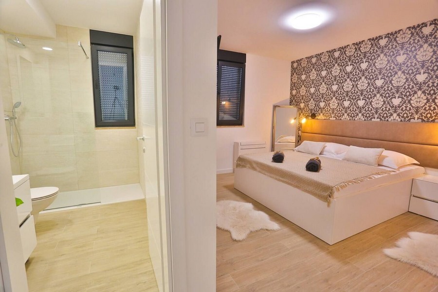Útulná ložnice s vlastní koupelnou