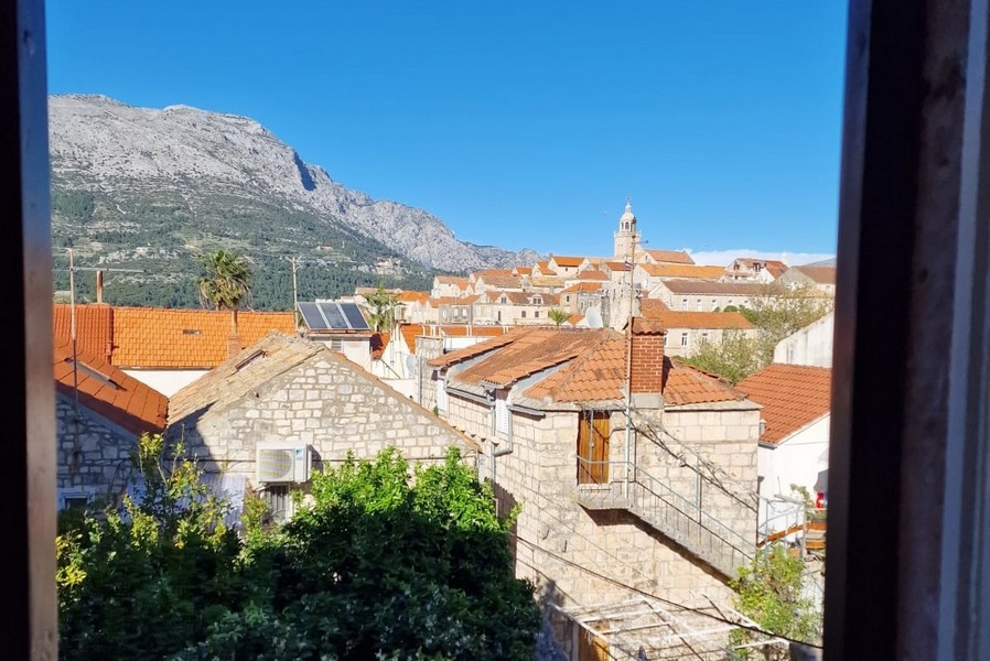 Z nižších pater je také výhled na moře. Nemovitost H3533, Chorvatsko.