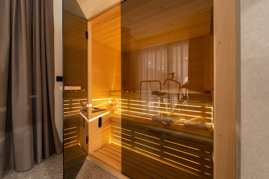Exkluzivní sauna s proskleným čelem a osvětlením