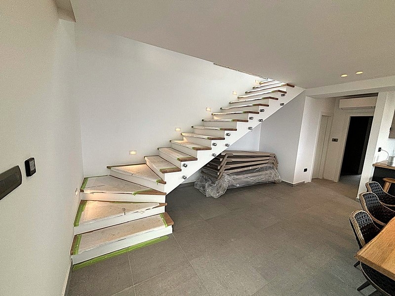 Schodiště s LED osvětlením v obývací části