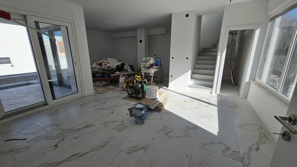 Interiér domu v nedokončeném stavu