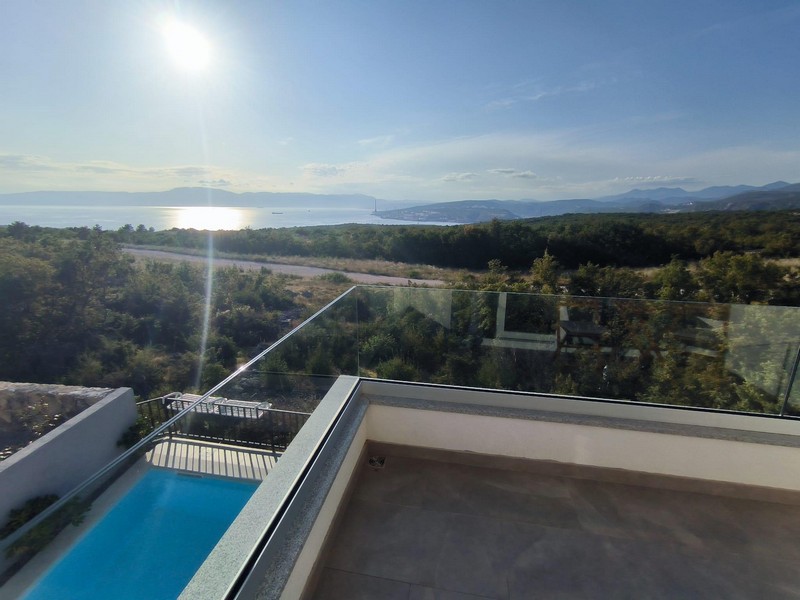 Výhled na moře z domu H3546, který je na prodej v obci Smrika u Crikvenice v Chorvatsku.