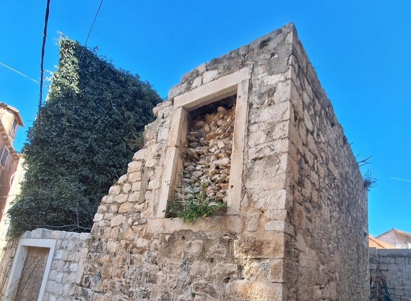 Prodám kamenný dům k rekonstrukci v Trogiru, Dalmácie.