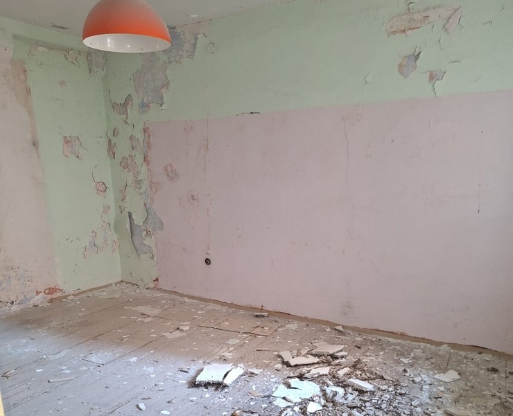 Interiér k renovaci.