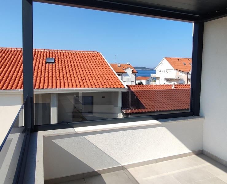 Obývací pokoj se vstupem na terasu