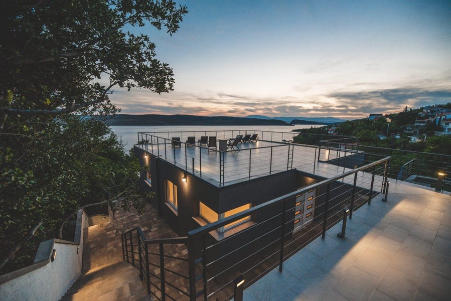 Luxusní vila s večerním výhledem na moře. Nemovitost H3571.