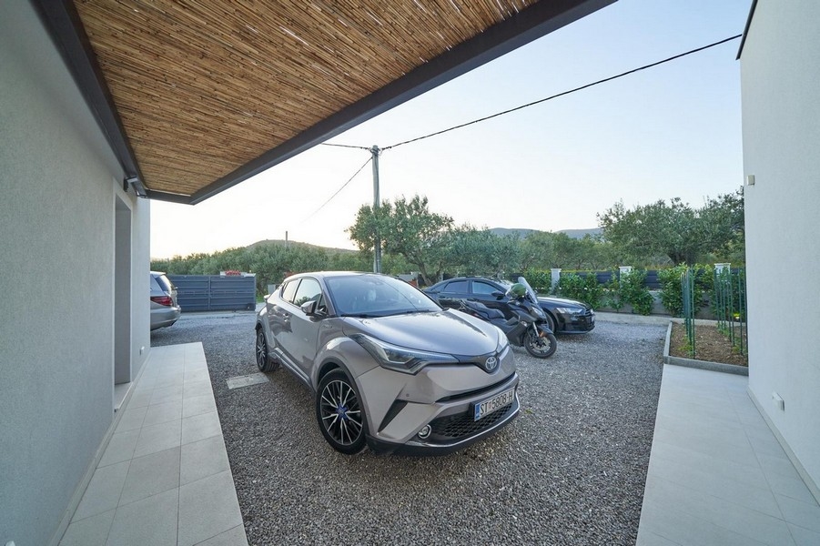 Soukromé parkovací stání s krytým prostorem