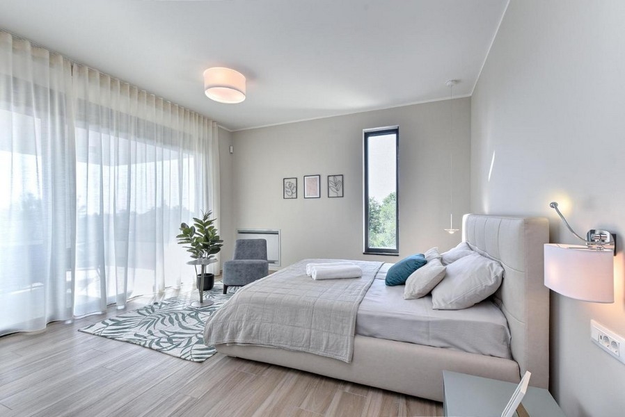 Stylová ložnice ve vile.