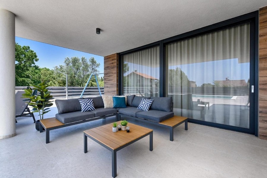 Krytá terasa nemovitosti H3595 v Chorvatsku.