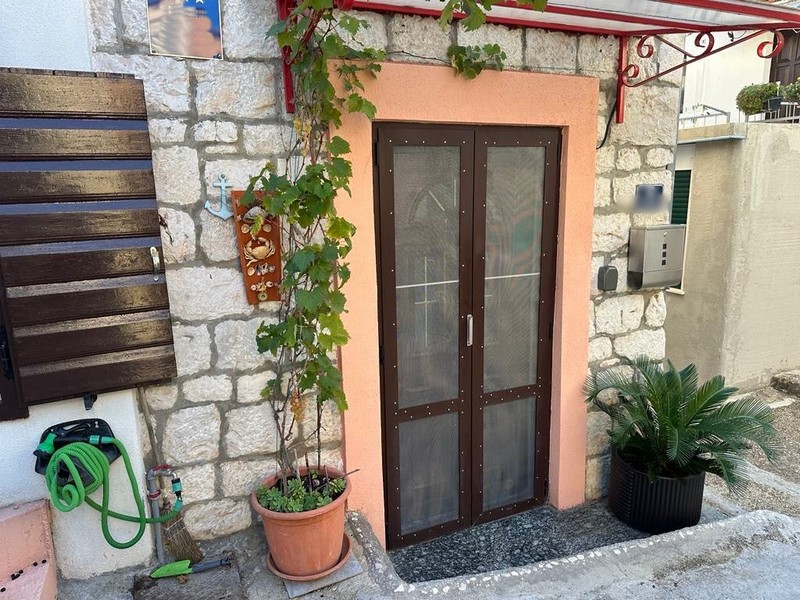 Vstupní prostor objektu H3596 v Chorvatsku - Panorama Scouting.