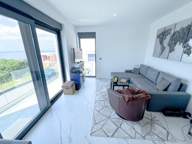 Druhý obývací pokoj s výhledem na moře