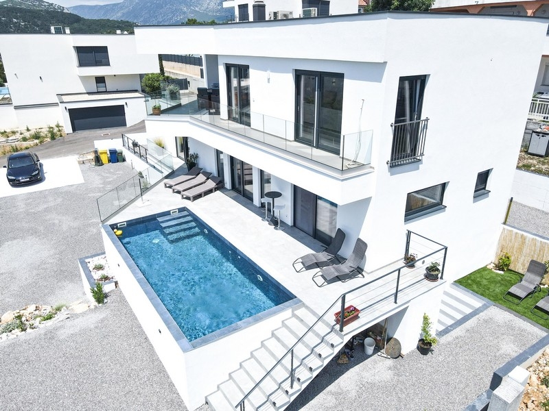 Moderní vila s bazénem a výhledem na moře v Crikvenici