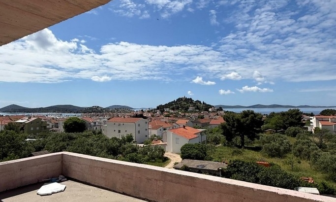Výhled na moře z domu H3604, nabízeného k prodeji v Tribunj, Chorvatsko.