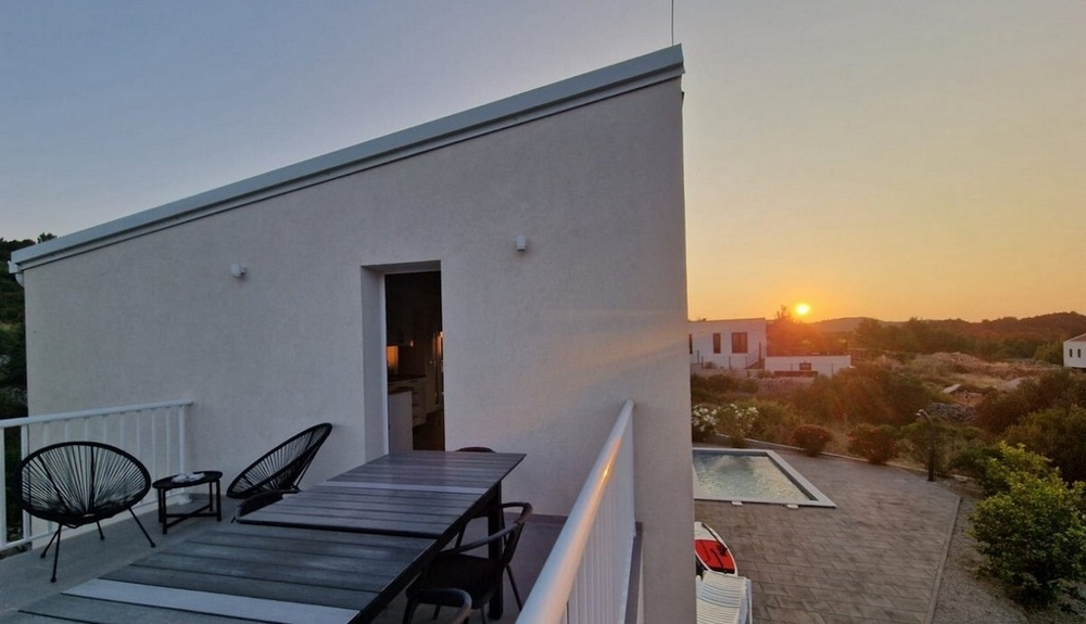 Terasa s výhledem na západ slunce