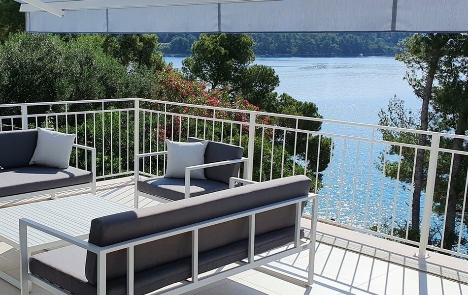 Terasa s výhledem na moře.