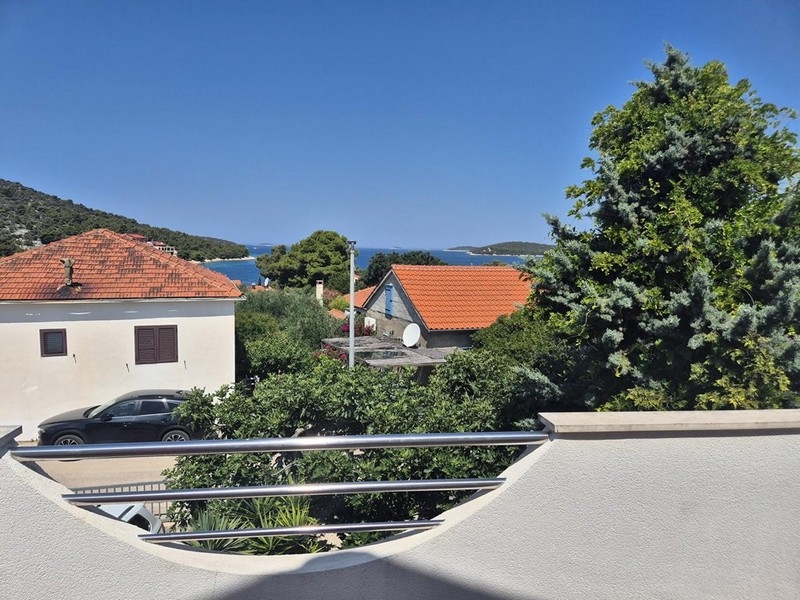 Výhled na moře z horního patra domu H3617 nedaleko Rogoznice v Chorvatsku - Panorama Scouting.