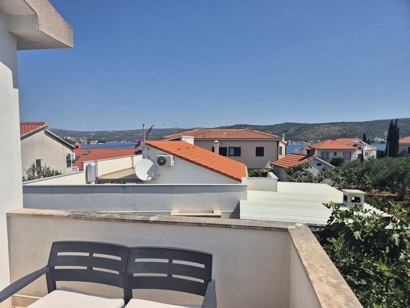 Balkon s výhledem do okolí a na moře