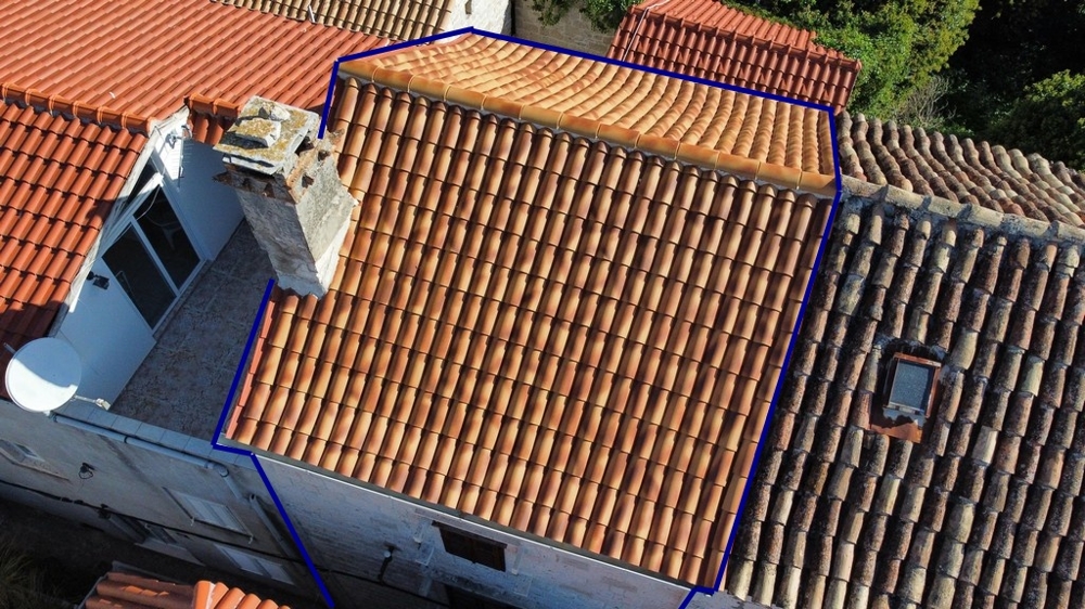 Letecký pohled s vyznačenou plochou střechy