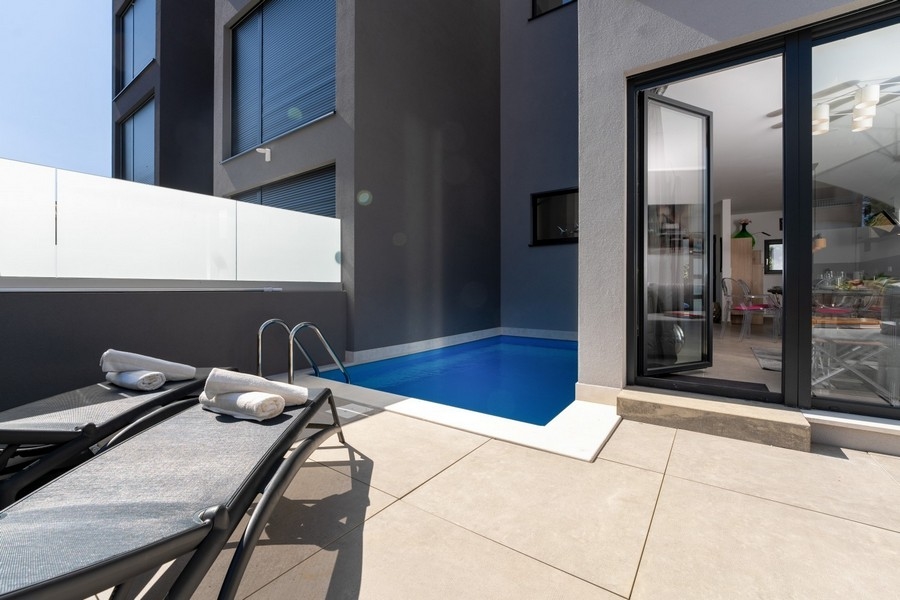 Moderní dům s bazénem na prodej v Chorvatsku - Panorama Scouting.