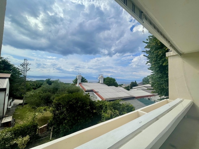 Balkon s výhledem na moře v Njivice